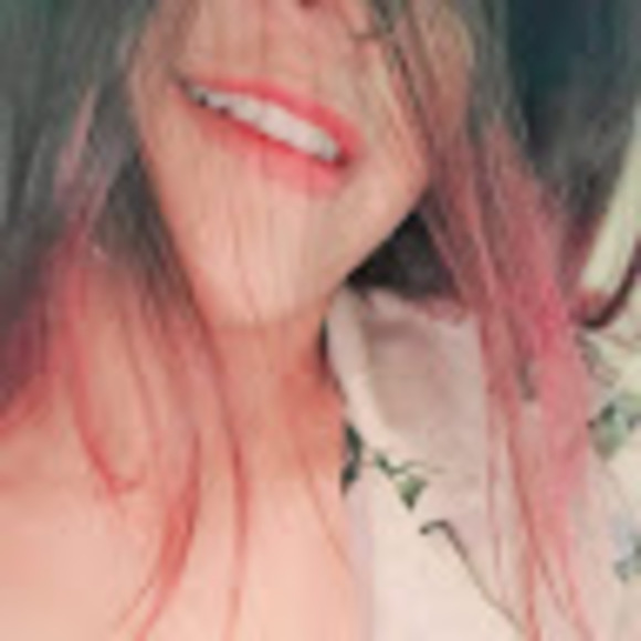 Meet your Posher, Lara - Picture 1 of 1